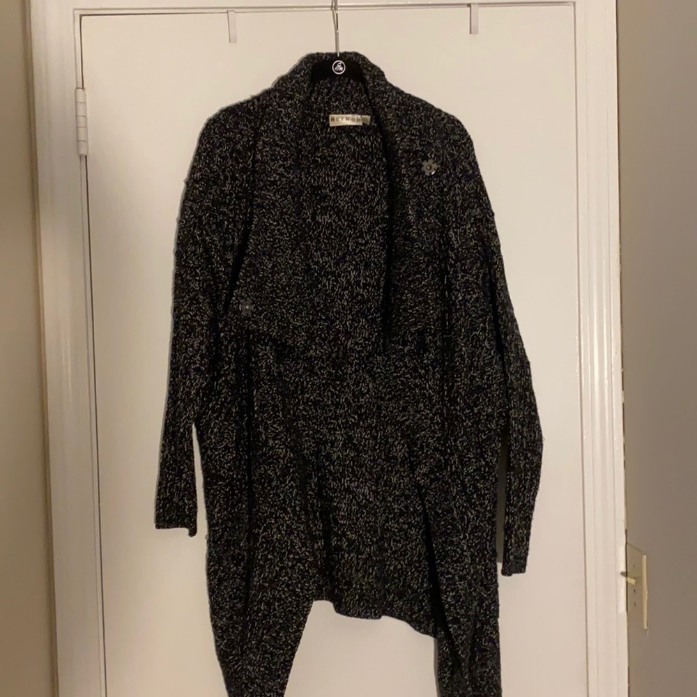 RETROD black sweater with button closure